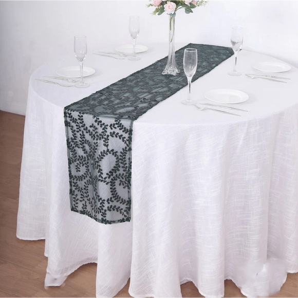 Table Runner Set - Picture 1 of 4